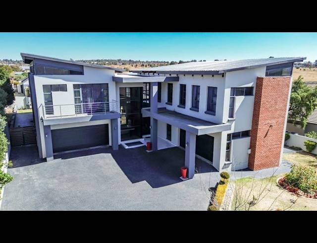 5 BEDROOM HOUSE FOR SALE IN COPPERLEAF ESTATE